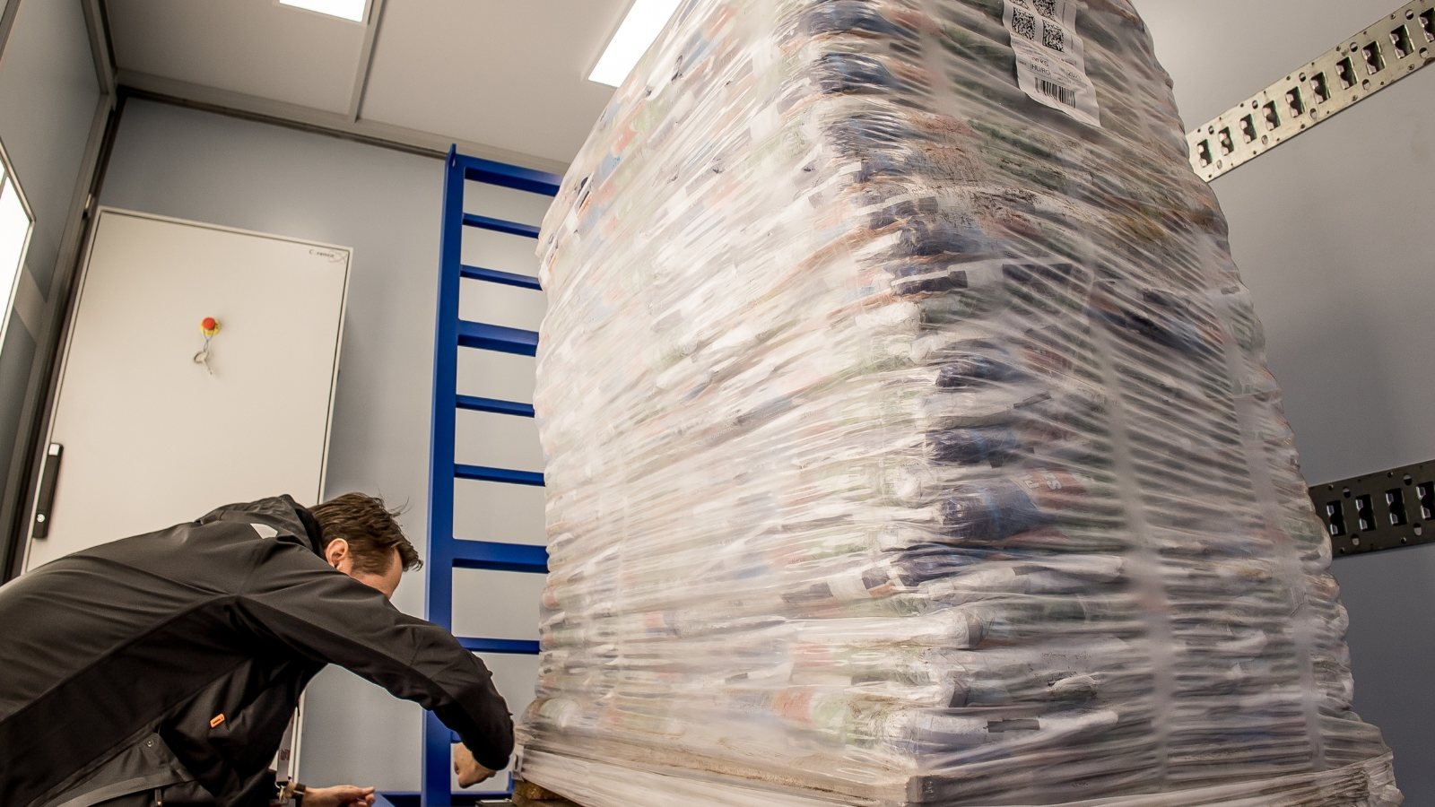 Wrapped pallet on the test rig in the Hellenic Packaging test center